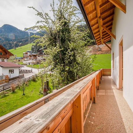 Attractive Apartment In Hainzenberg With Ski Room Экстерьер фото