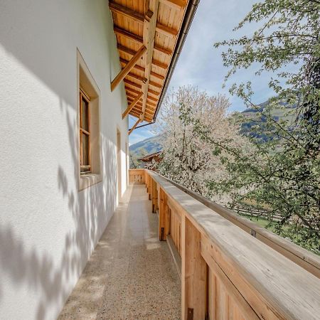 Attractive Apartment In Hainzenberg With Ski Room Экстерьер фото