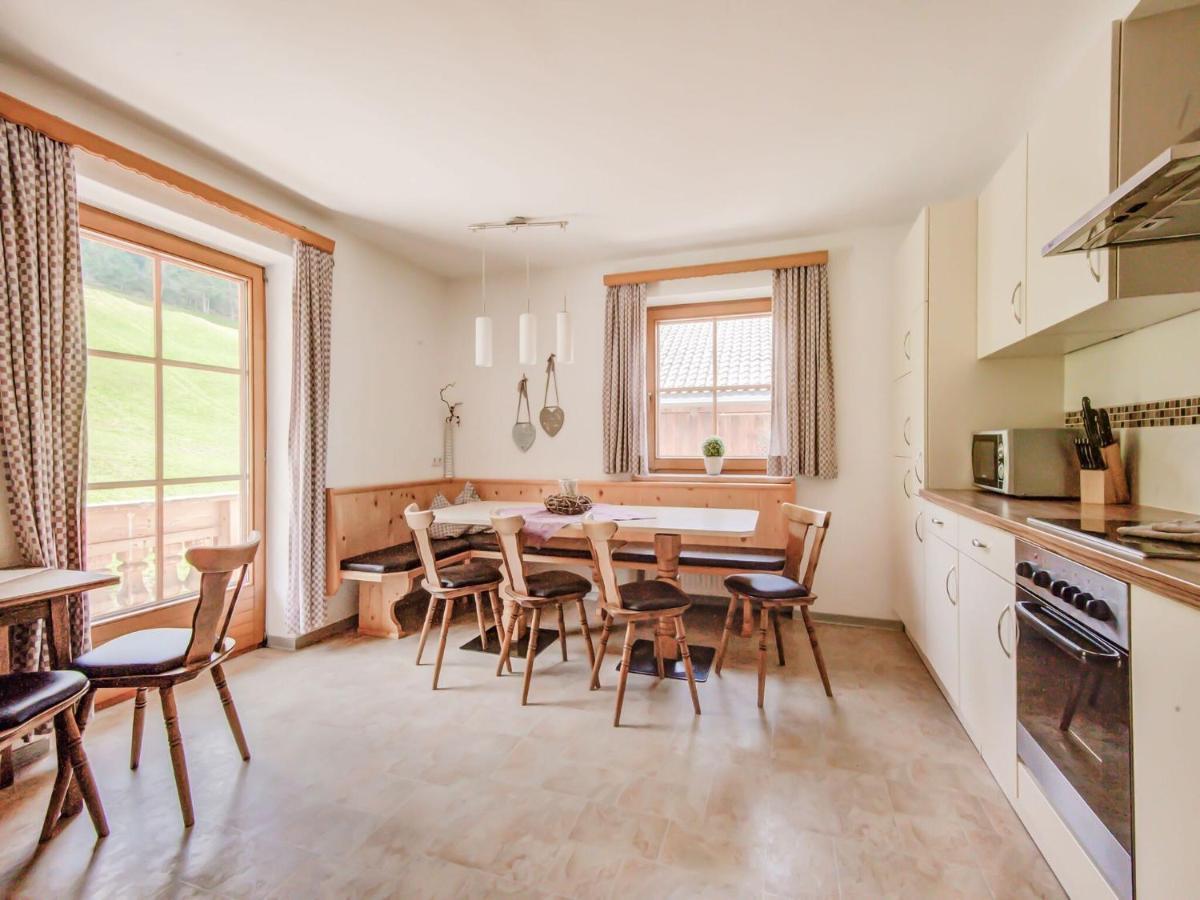 Attractive Apartment In Hainzenberg With Ski Room Экстерьер фото