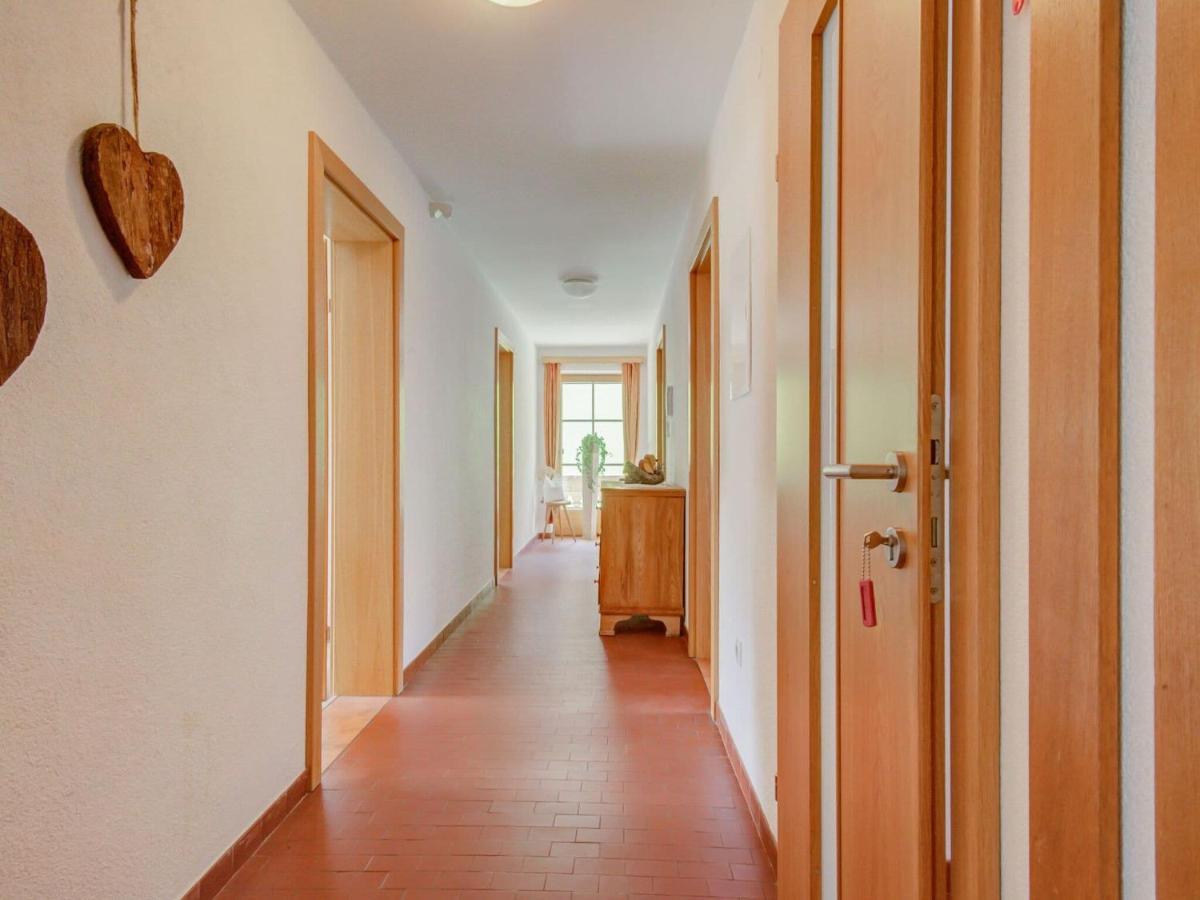 Attractive Apartment In Hainzenberg With Ski Room Экстерьер фото