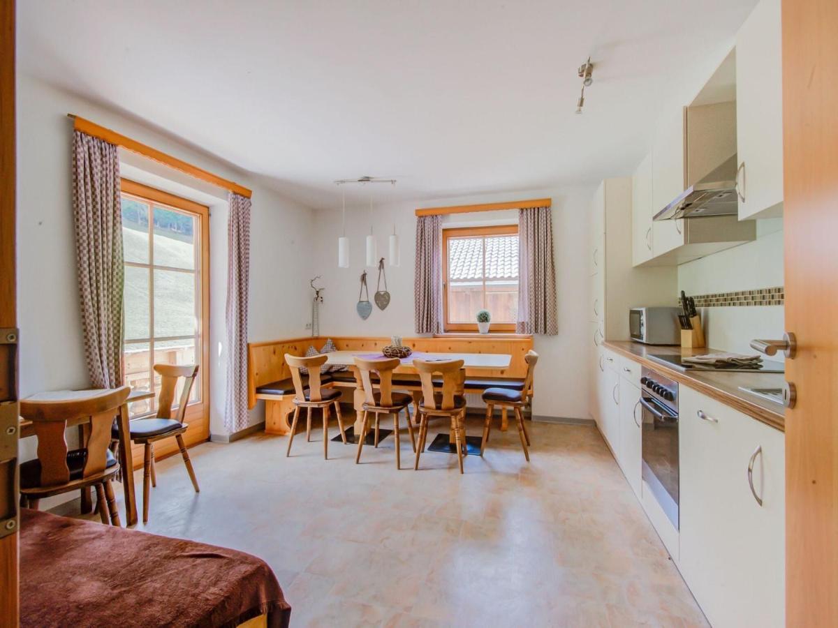 Attractive Apartment In Hainzenberg With Ski Room Экстерьер фото