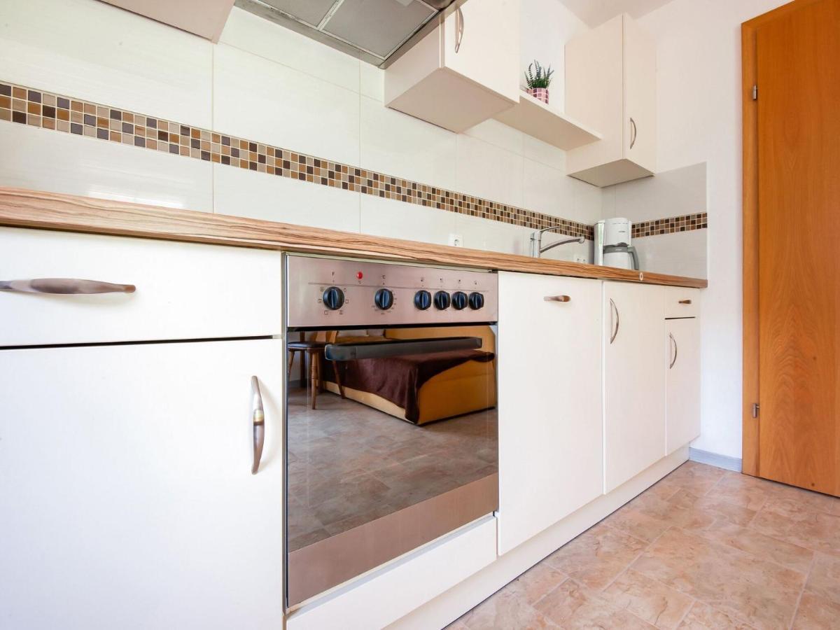 Attractive Apartment In Hainzenberg With Ski Room Экстерьер фото