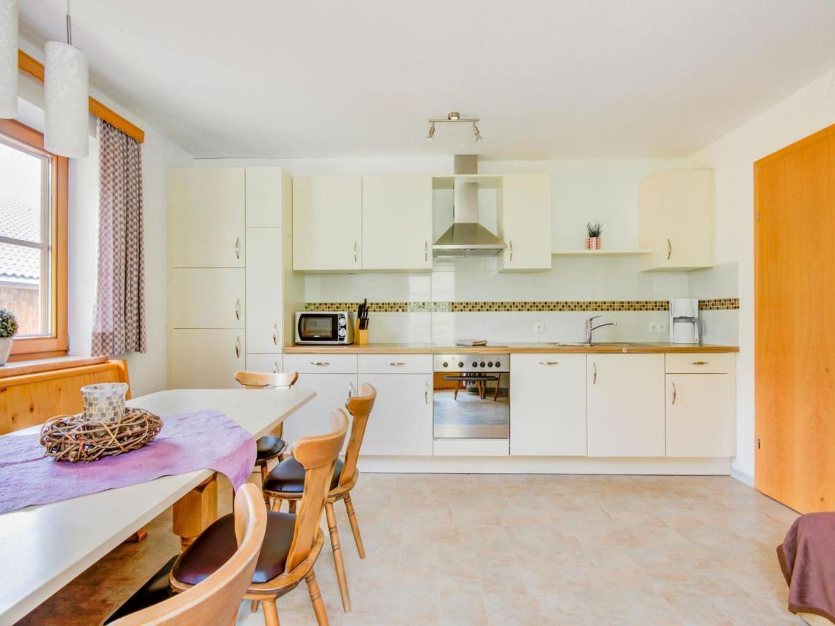 Attractive Apartment In Hainzenberg With Ski Room Экстерьер фото
