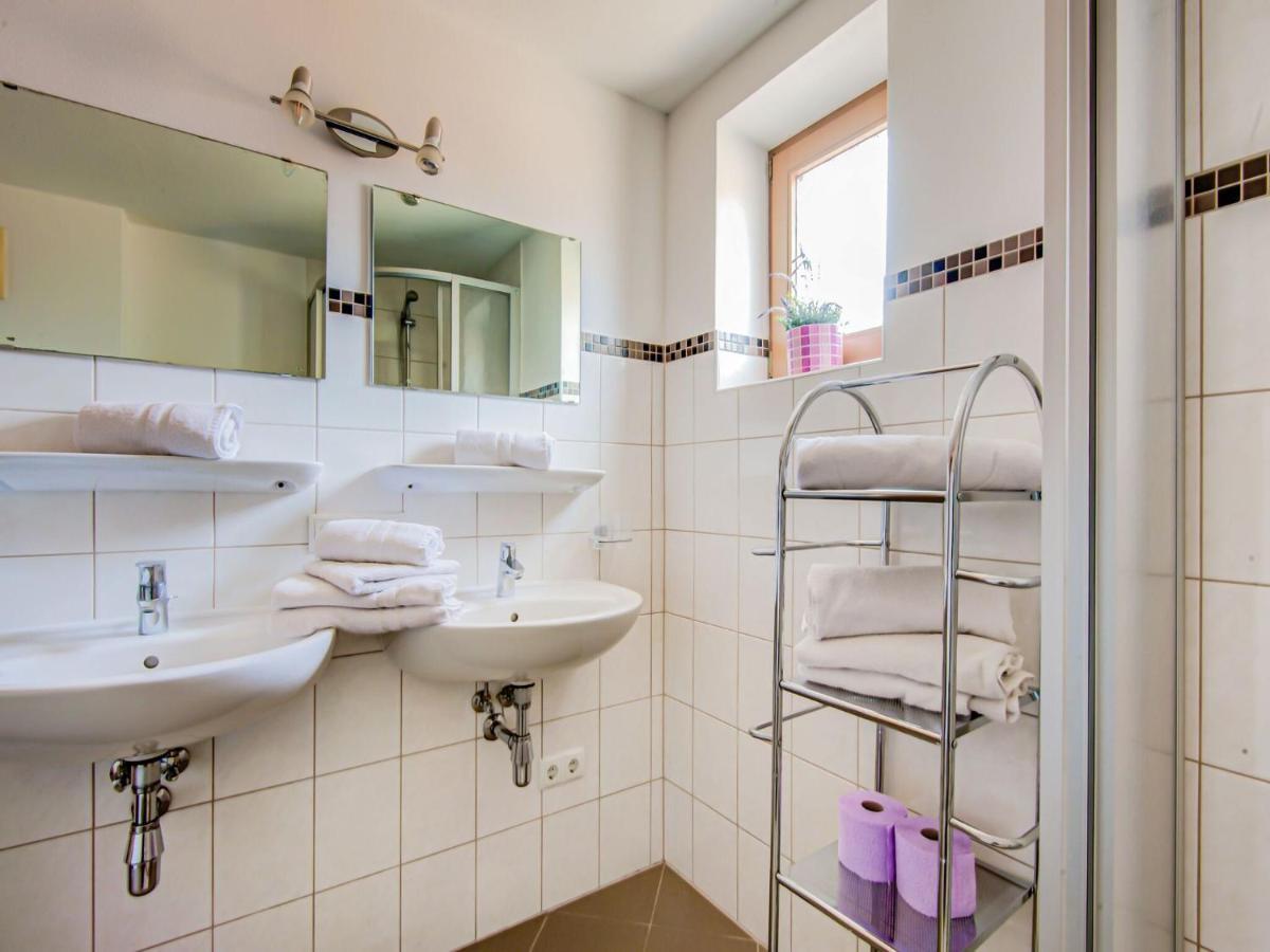 Attractive Apartment In Hainzenberg With Ski Room Экстерьер фото