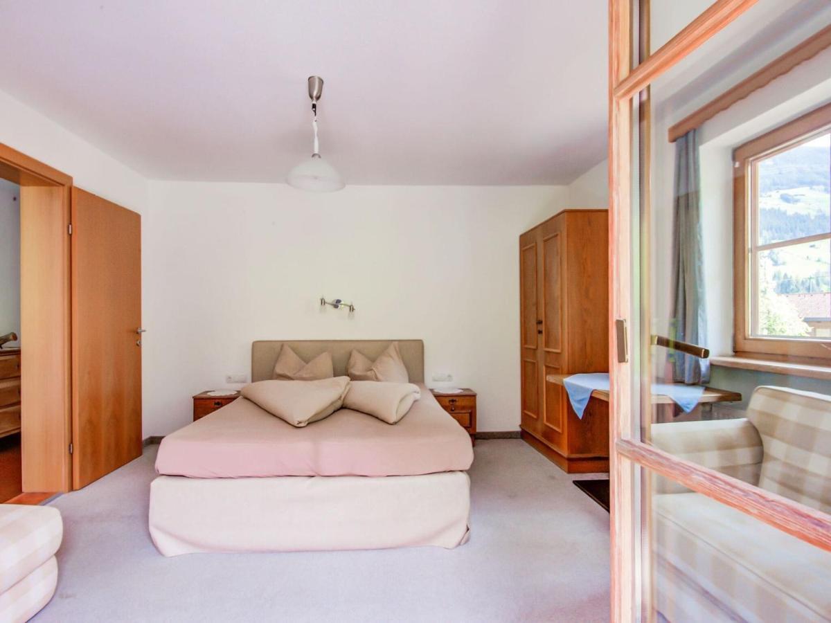 Attractive Apartment In Hainzenberg With Ski Room Экстерьер фото