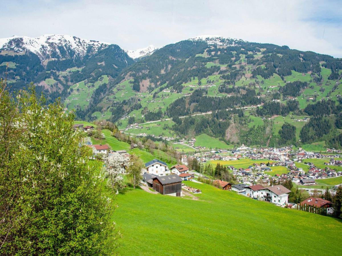 Attractive Apartment In Hainzenberg With Ski Room Экстерьер фото