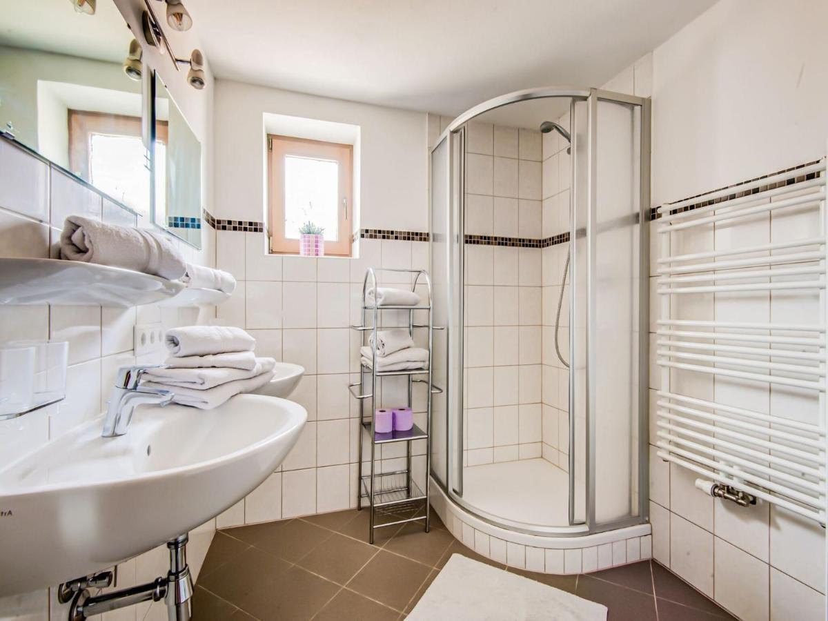 Attractive Apartment In Hainzenberg With Ski Room Экстерьер фото