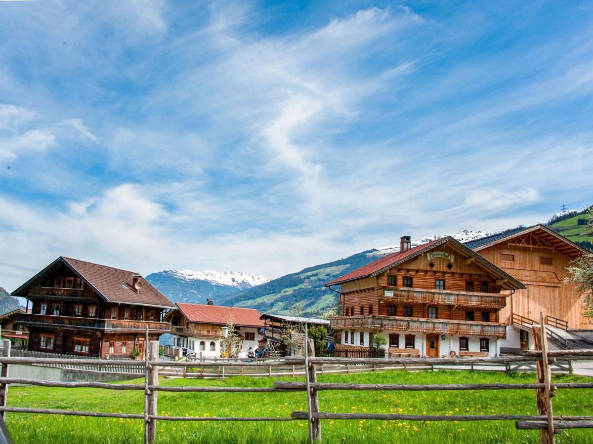 Attractive Apartment In Hainzenberg With Ski Room Экстерьер фото