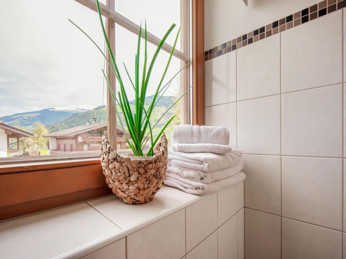 Attractive Apartment In Hainzenberg With Ski Room Экстерьер фото