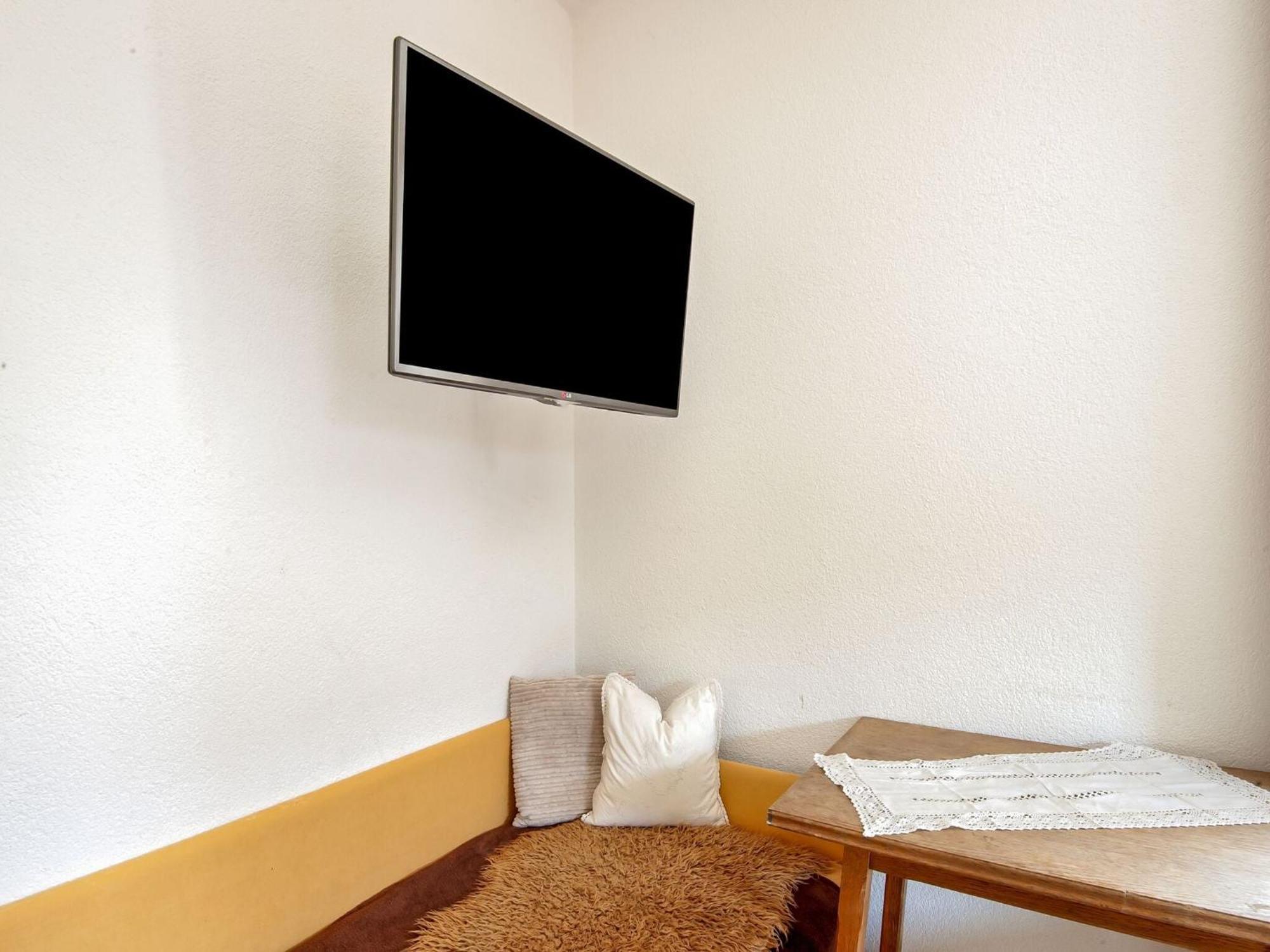 Attractive Apartment In Hainzenberg With Ski Room Экстерьер фото